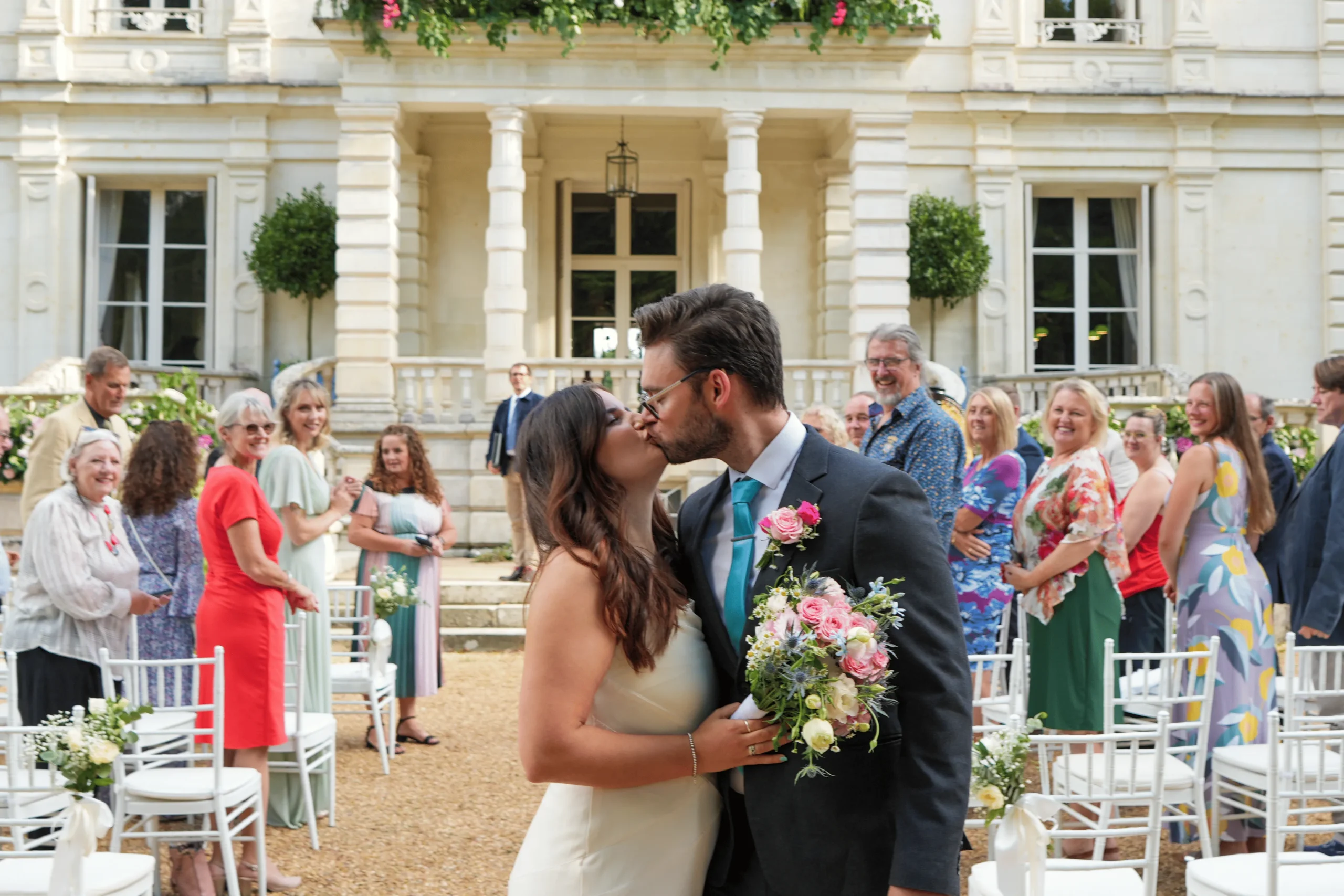 35. The kiss - Leaving Ceremony