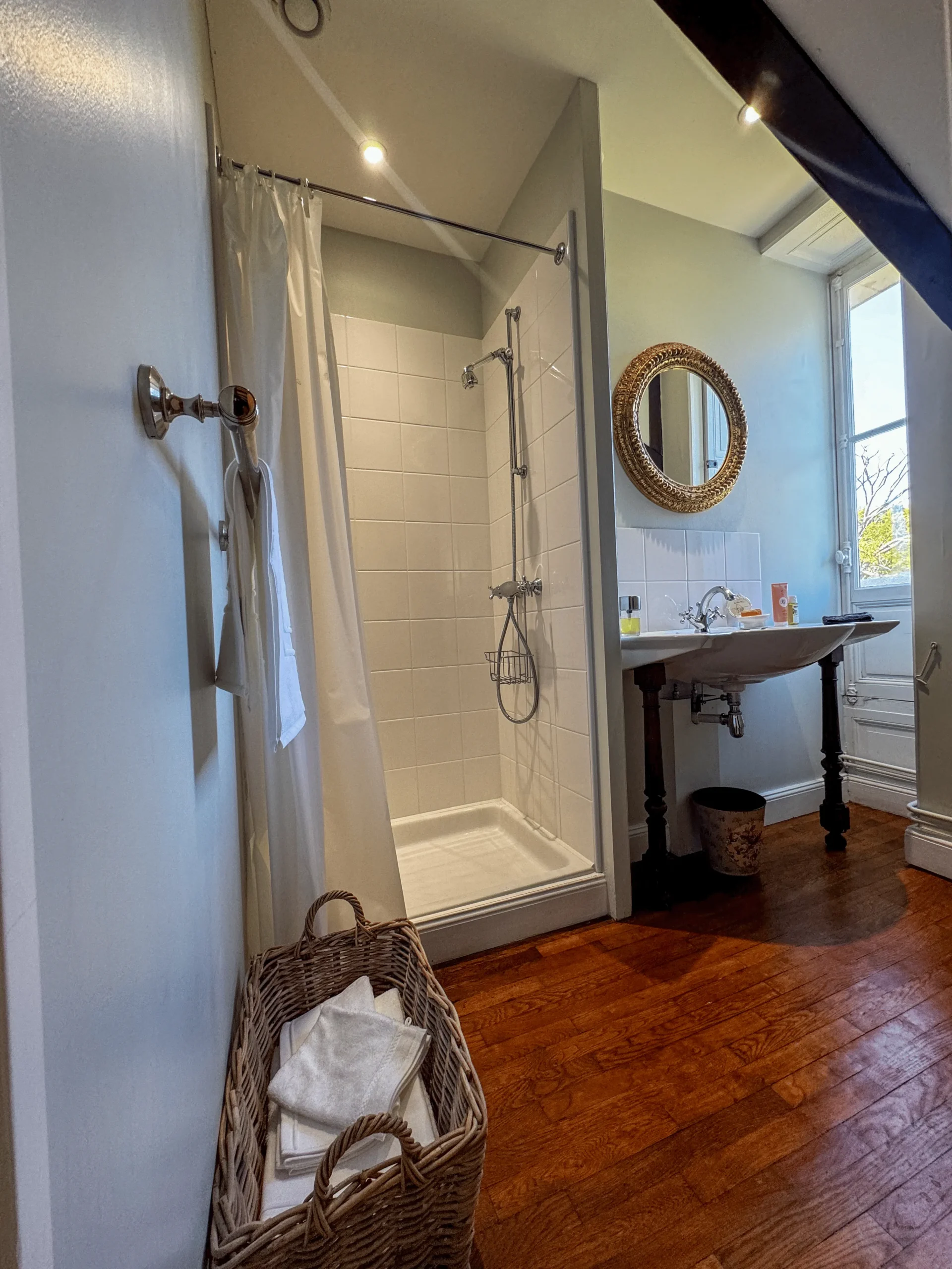 7. Bedroom 8 bathroom_7