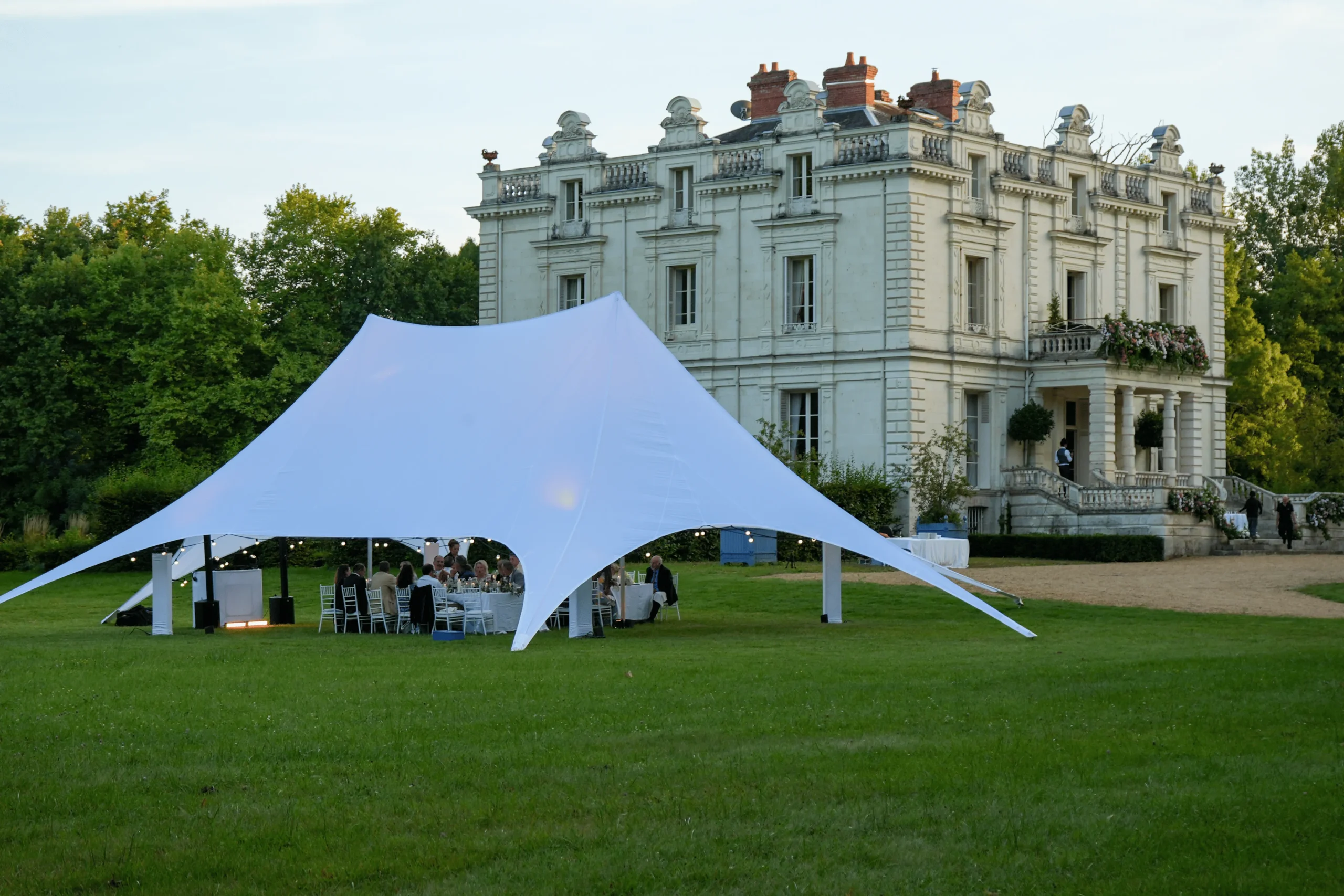 27. Tent Dinner guests